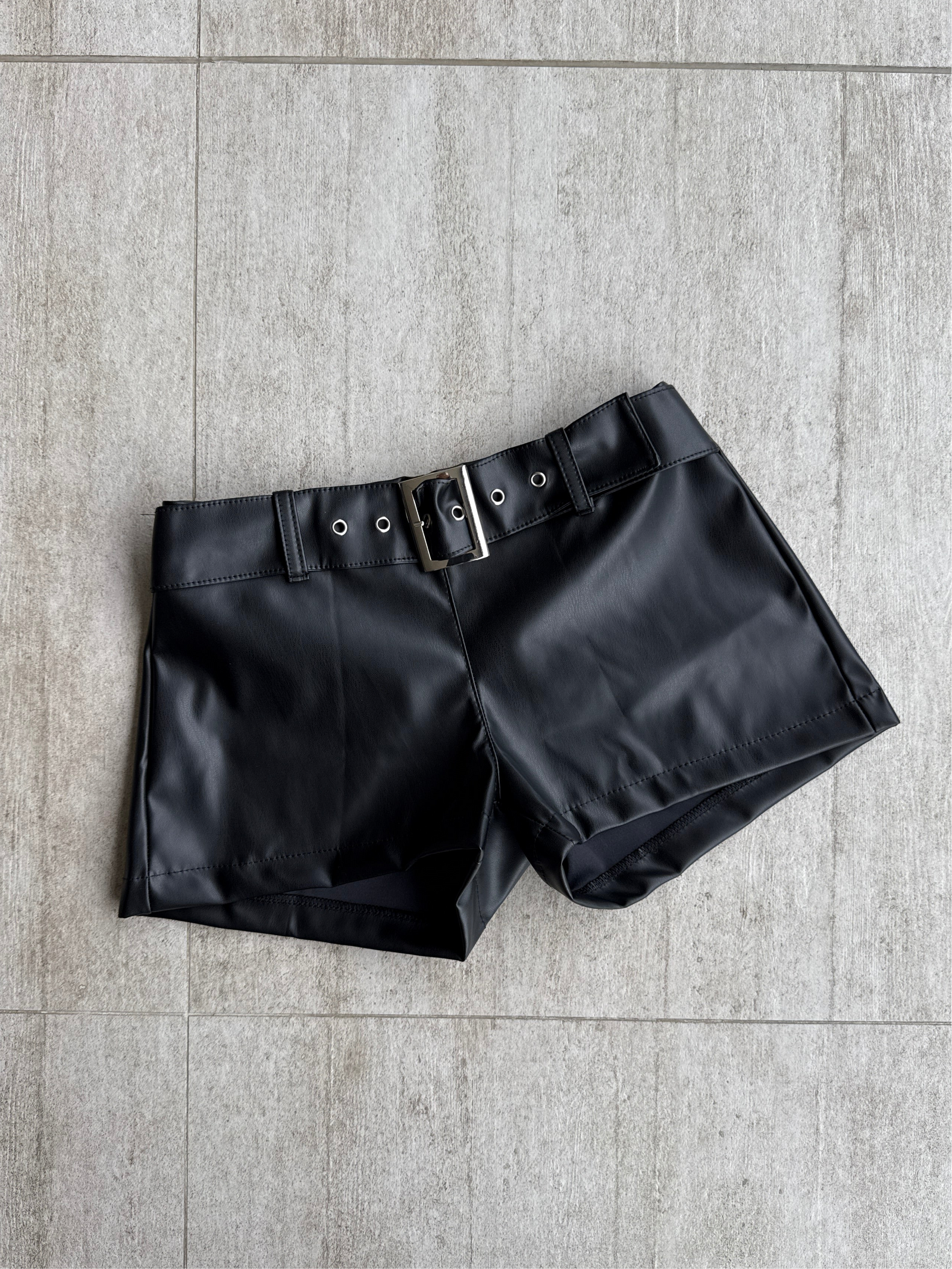 Short Cuerina Cinturón