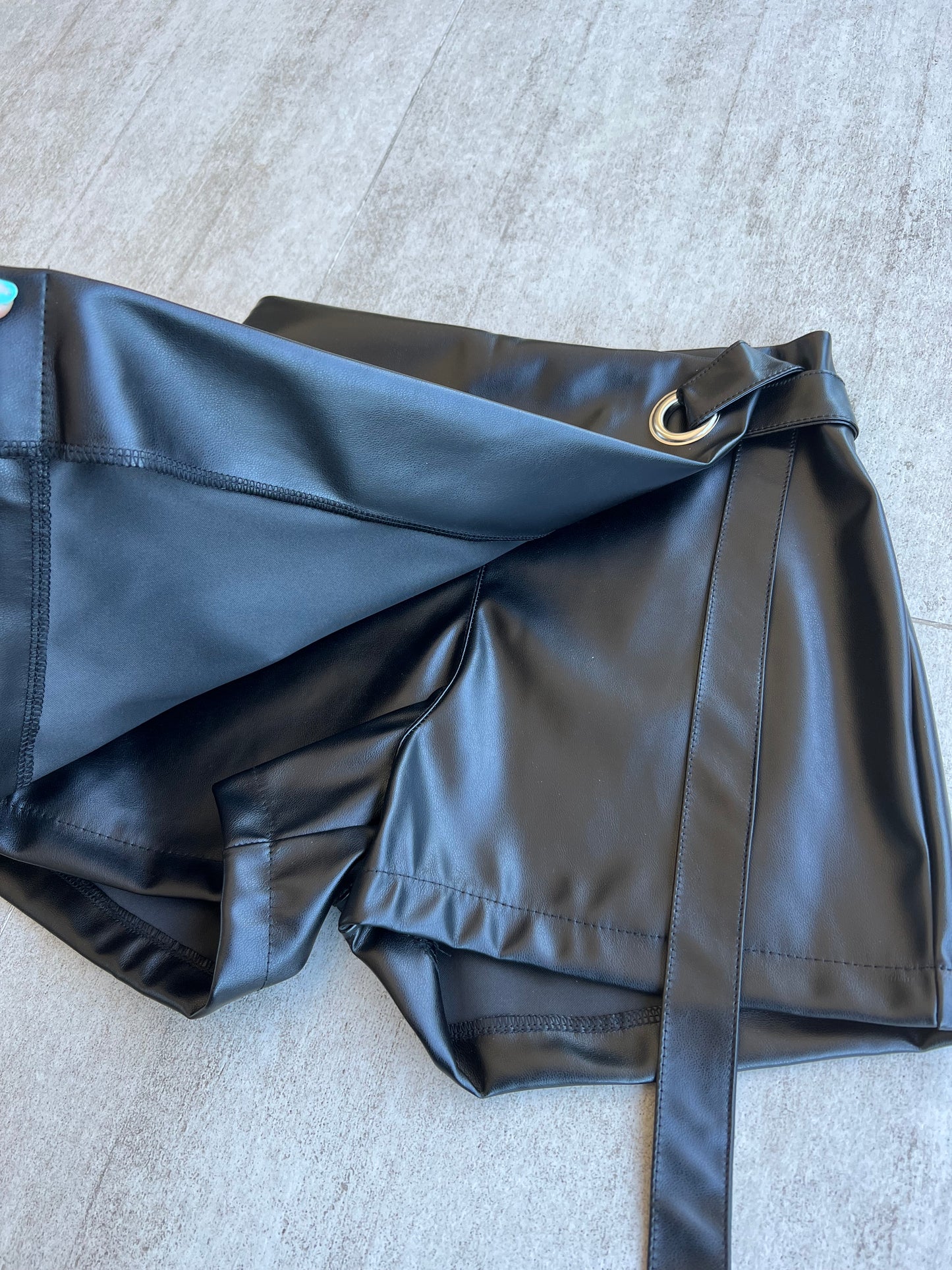 Falda Short Cuerina