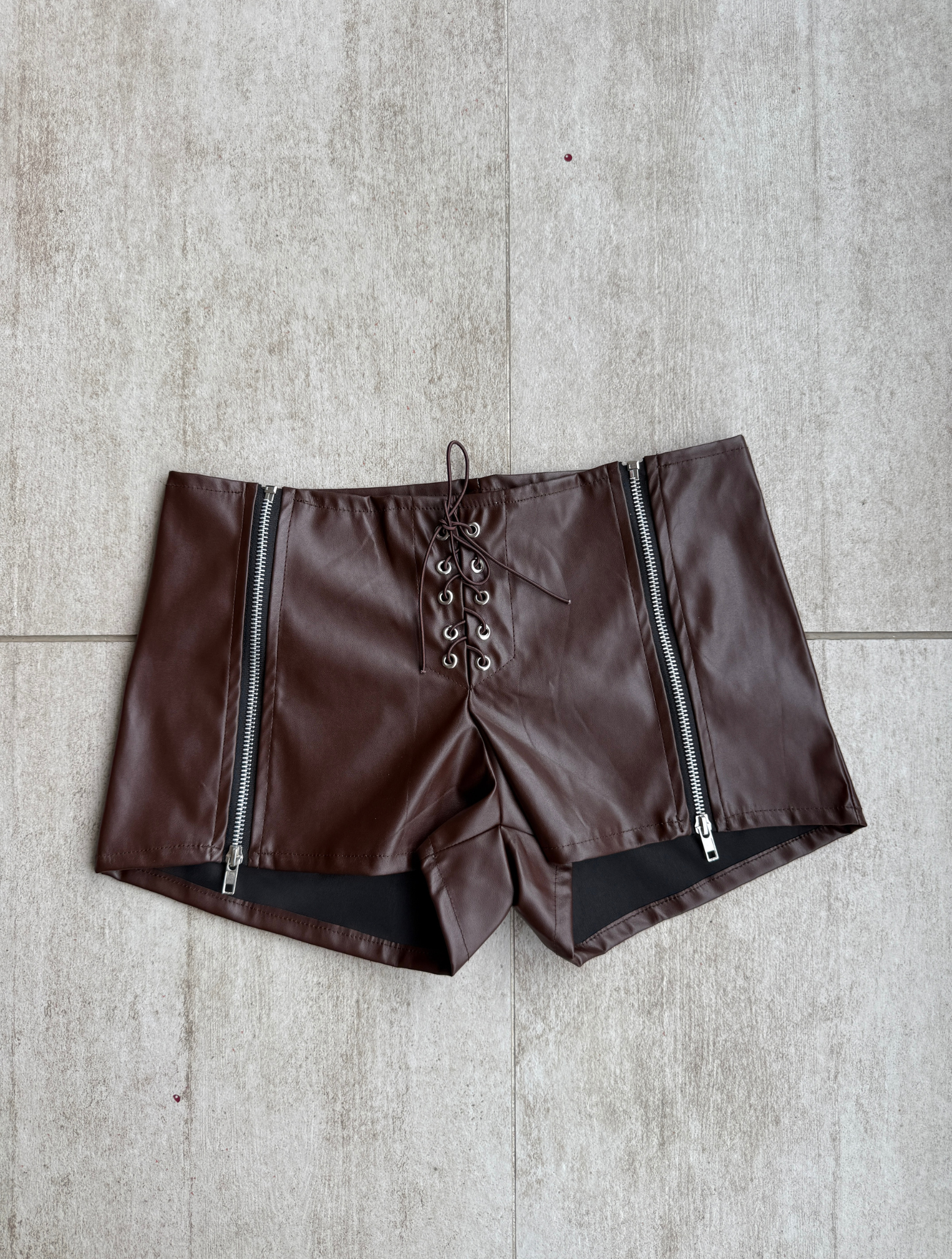 Mini Short Cuerina Café